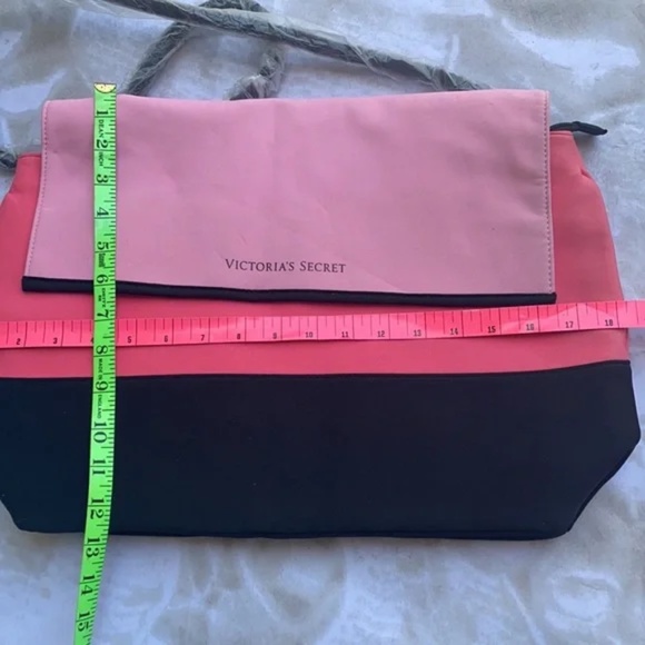 VICTORIAS SECRET | Pink & Black Cooler - Picture 3 of 7